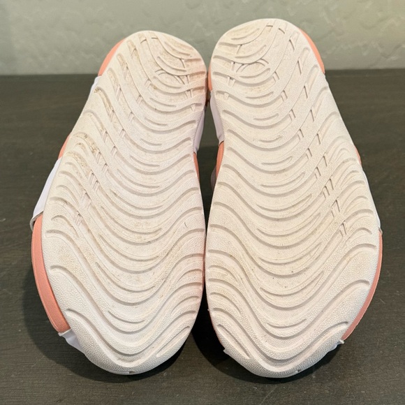 Shoes - Picture 5 of 5